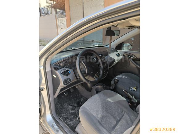 Sahibinden Ford Focus 2.0 Ghia 2001 Model