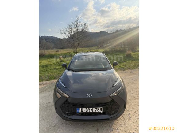 Sahibinden Toyota C-HR 1.8 Hybrid Flame 2026 Model 