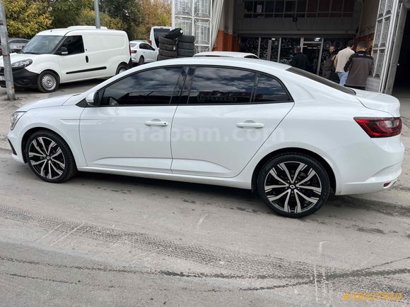 Sahibinden Renault Megane 1.3 TCe Touch 2025 Model 