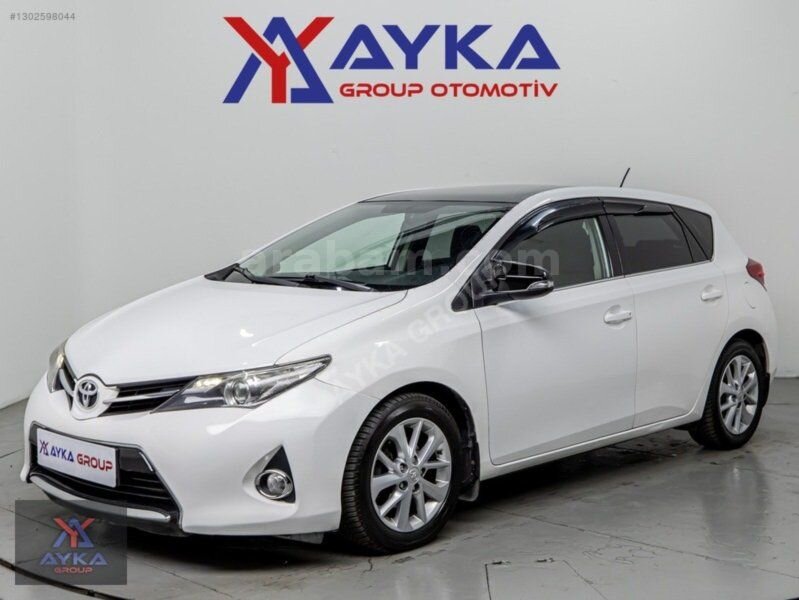 Galeriden Toyota Auris 1.4 D-4D Advance Skypack 2015 Model İstanbul 151.000 km Beyaz