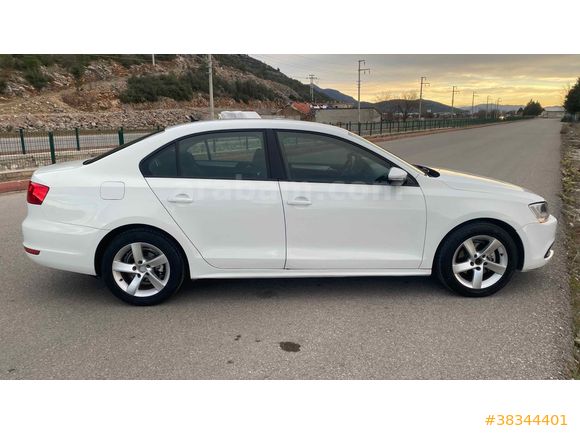 Volkswagen Jetta 1.4 TSi Trendline 2014 Model 