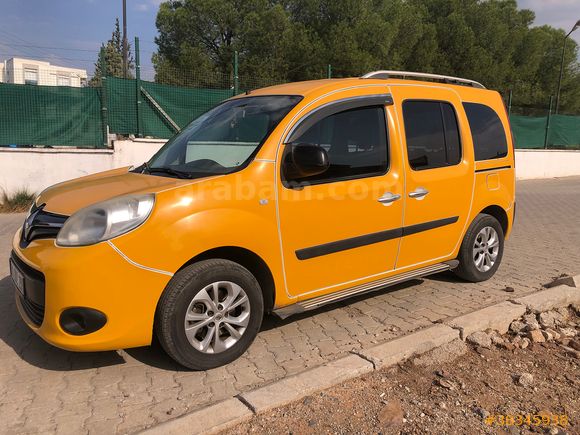 İlk sahibinden kazasız otomobil binek ruhsatlı temiz masrafsız 2017 model kangoo