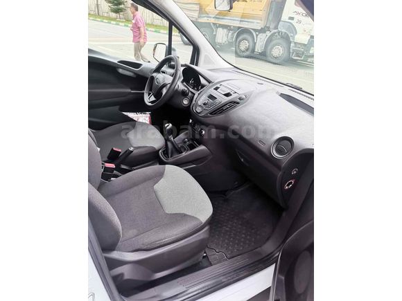 Sahibinden Ford Tourneo Courier 1.5 TDCi Journey Trend 2017 Model