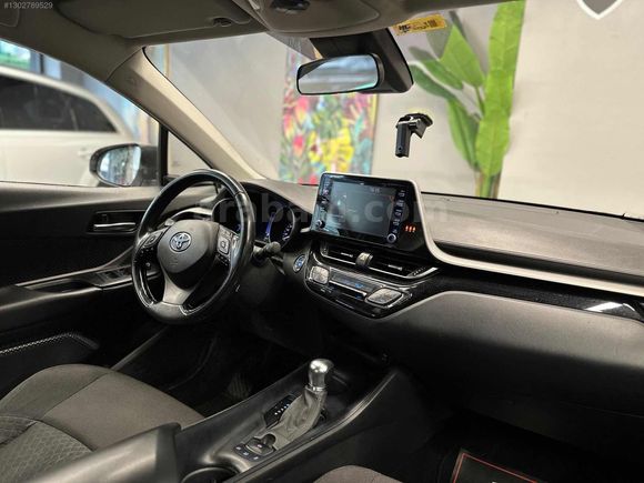 FLİES MOTORS'DAN 2021 108'BİN KM C-HR 1.8 HYBRİD FLAME E-CVT