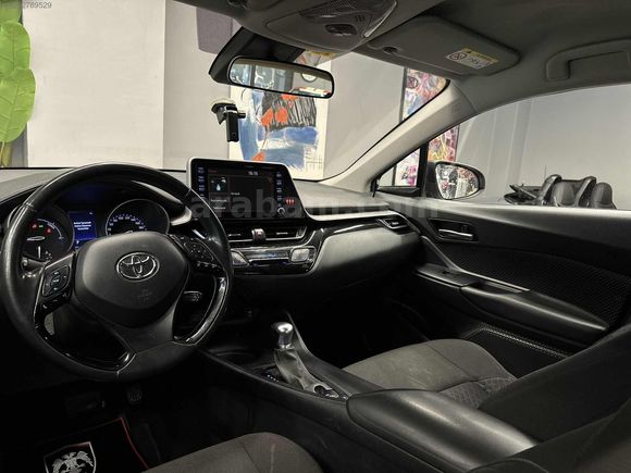 FLİES MOTORS'DAN 2021 108'BİN KM C-HR 1.8 HYBRİD FLAME E-CVT