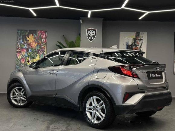 FLİES MOTORS'DAN 2021 108'BİN KM C-HR 1.8 HYBRİD FLAME E-CVT