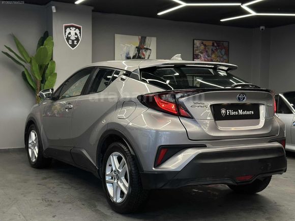 FLİES MOTORS'DAN 2021 108'BİN KM C-HR 1.8 HYBRİD FLAME E-CVT