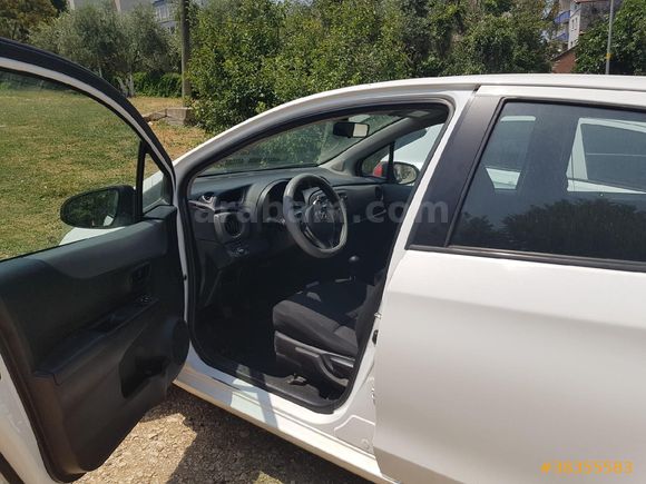 Acil! Toyota Yaris 1.0 Life servis degiskenli 2014 Model