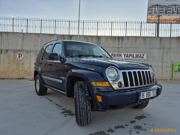 Sahibinden Jeep Cherokee 2.8 CRD Limited 2005 Model Bursa 198.000 km Lacivert