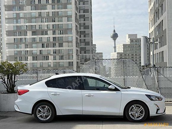 2020 MODEL FORD FOCUS DEĞİŞENSİZ DÜŞÜK KM