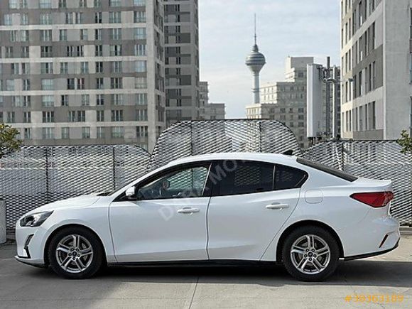 2020 MODEL FORD FOCUS DEĞİŞENSİZ DÜŞÜK KM