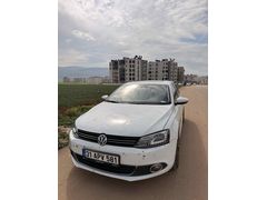 Sahibinden Ağır hasarlı Jetta 1.6 TDi Highline 2014 Model 140000 km Beyaz