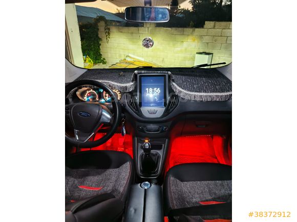 Sahibinden Ford Tourneo Courier 1.5 TDCi Black Line 2021 Model
