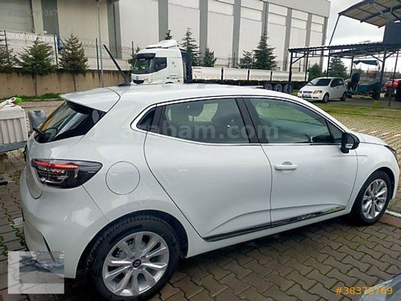 2025 RENAULT CLİO 1.0 TCE EVOLUTİON X- TRONIC Ç.CANT 27000 KM