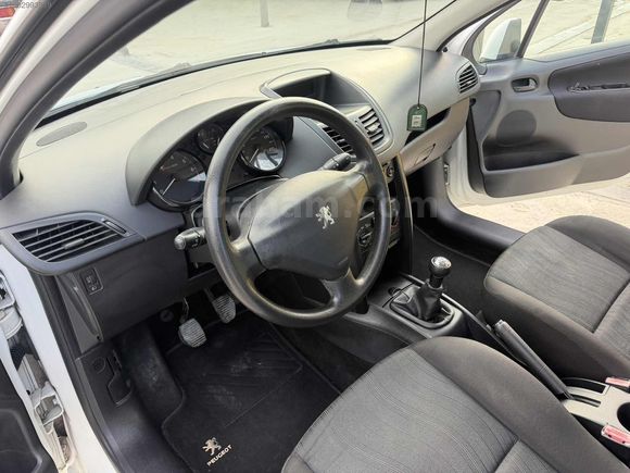 PEUGEOT 207-2009-1.4-BENZİN-102 BİNKM-SAHİBİNDEN