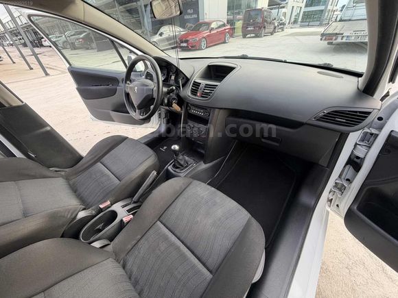 PEUGEOT 207-2009-1.4-BENZİN-102 BİNKM-SAHİBİNDEN