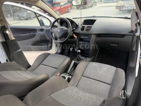 PEUGEOT 207-2009-1.4-BENZİN-102 BİNKM-SAHİBİNDEN