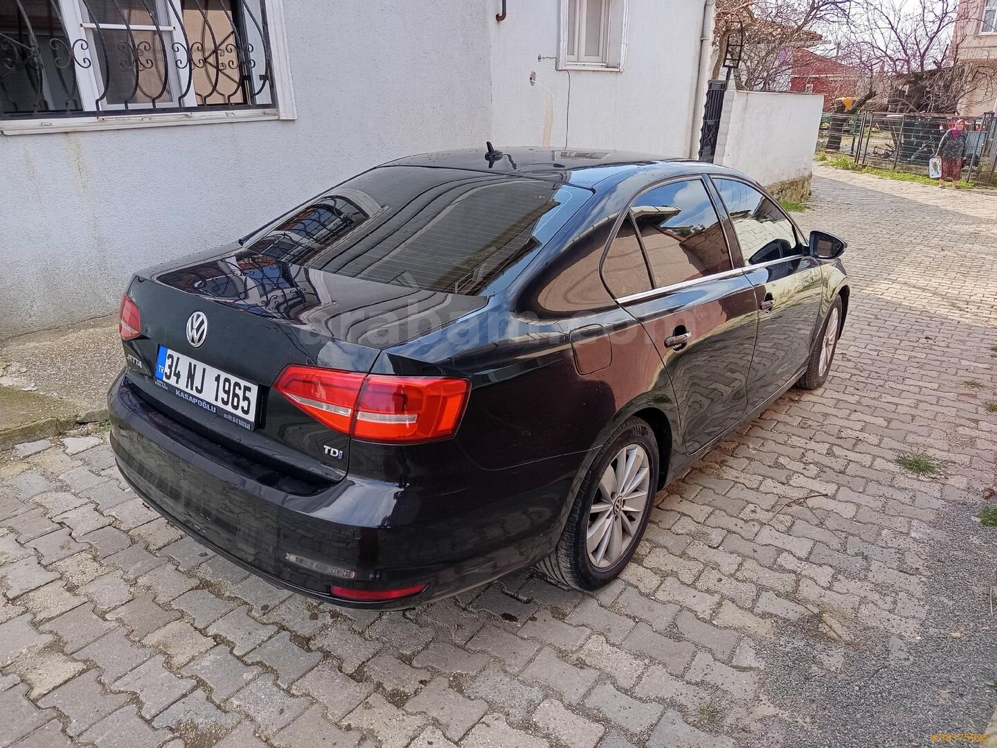 Galeriden Volkswagen Jetta 1.6 TDi Comfortline 2015 Model Edirne 230.000 km Siyah 4