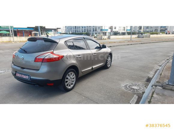 2011 MODEL RENAULT MEGANE 3 PRİVİLEGE HATASIZ BOYASIZ SUNROOFLU
