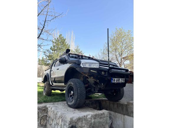 Mitsubishi L 200 4x4 Invite 2015 Model 