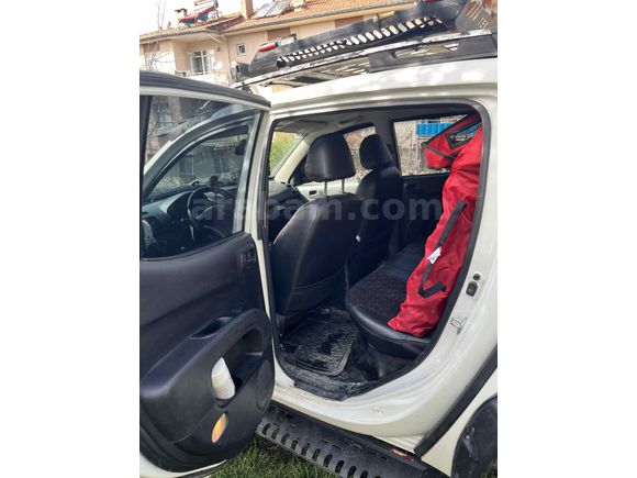 Mitsubishi L 200 4x4 Invite 2015 Model 