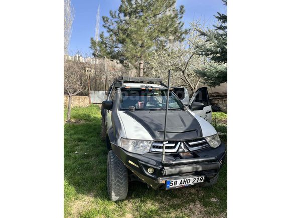 Mitsubishi L 200 4x4 Invite 2015 Model 