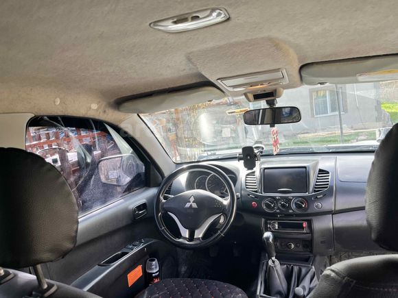 Mitsubishi L 200 4x4 Invite 2015 Model 
