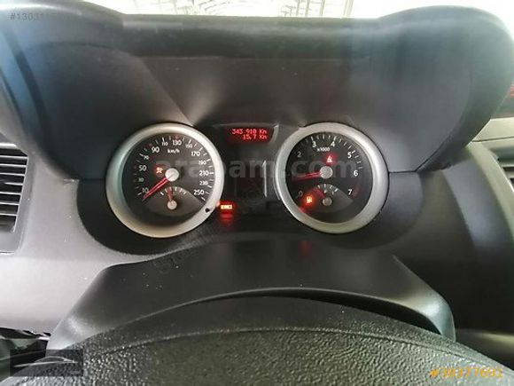 ERDAL HOCA OTO GALERİDEN 2004 MODEL MEGANE 1.6 AUTHENTGUE