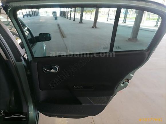 ERDAL HOCA OTO GALERİDEN 2004 MODEL MEGANE 1.6 AUTHENTGUE