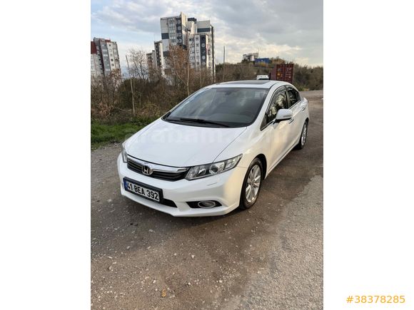 İkinci sahibinden  tek parça lokal boyalı otomatik  CİVİC 