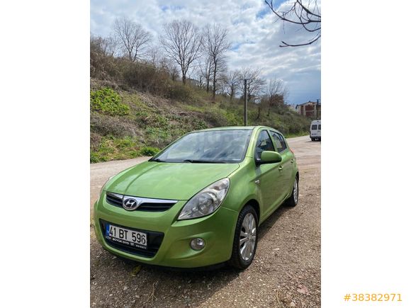 Sahibinden Hyundai i20 1.4 CVVT Style 2010 Model  286.000 km Yeşil (metalik)