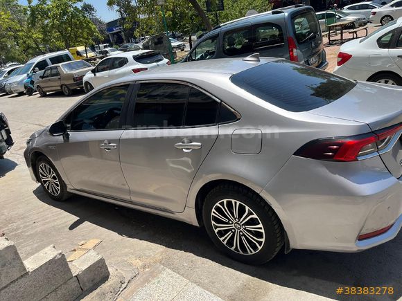 Sahibinden Toyota Corolla 1.8 Hybrid Dream 2020 Model  221000 km Gri (Gümüş)