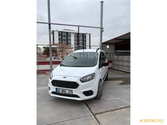 Sahibinden Ford Tourneo Courier 1.5 TDCi Titanium Plus 2022 Model
