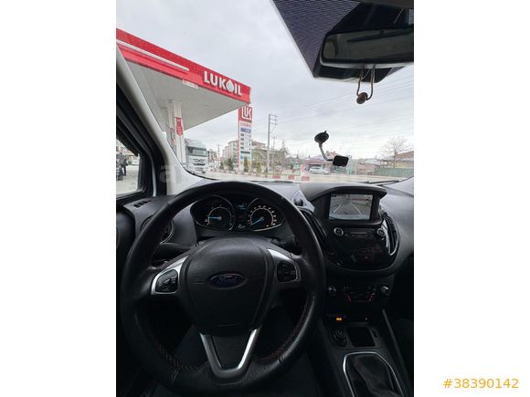 Sahibinden Ford Tourneo Courier 1.5 TDCi Titanium Plus 2022 Model