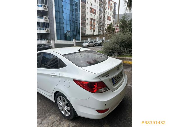 Sahibinden Hyundai Accent Blue 1.6 CRDI Mode Plus 2015 Model 