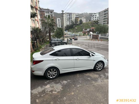 Sahibinden Hyundai Accent Blue 1.6 CRDI Mode Plus 2015 Model 