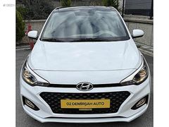 HYUNDAİ i20 1.4 MPİ STYLE PANORAMİK CAM TAVAN 23.000 km