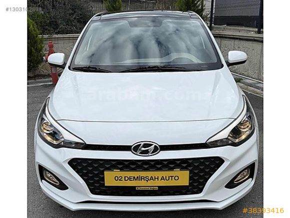 HYUNDAİ i20 1.4 MPİ STYLE PANORAMİK CAM TAVAN 23.000 km