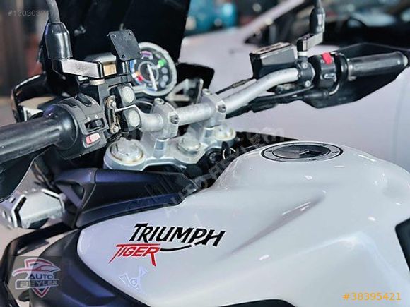 AUTO BEYLER'DEN HATASIZ BOYASIZ 2012 MODEL TRIUMPH 800+3SİLİNDİR