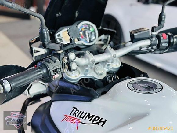 AUTO BEYLER'DEN HATASIZ BOYASIZ 2012 MODEL TRIUMPH 800+3SİLİNDİR