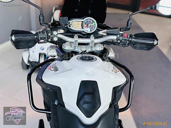 AUTO BEYLER'DEN HATASIZ BOYASIZ 2012 MODEL TRIUMPH 800+3SİLİNDİR