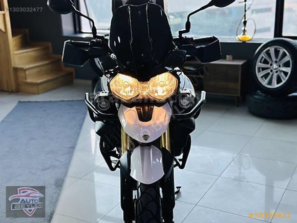 AUTO BEYLER'DEN HATASIZ BOYASIZ 2012 MODEL TRIUMPH 800+3SİLİNDİR