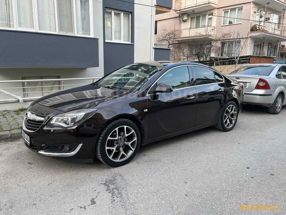 Sahibinden Opel Insignia 1.6 CDTI Cosmo 2015 Model bütün ağır bakımları yapıldı zincir dahil son fotoğrafda detaylar mevcut 