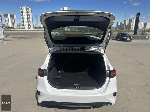 GLS UNAT KİA BAYİİ 2024 CEED ELEGANS PLUS HATASIZ +LPG