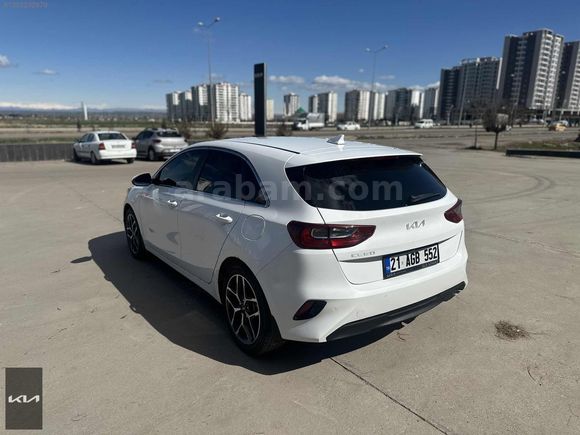 GLS UNAT KİA BAYİİ 2024 CEED ELEGANS PLUS HATASIZ +LPG