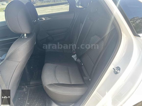 GLS UNAT KİA BAYİİ 2024 CEED ELEGANS PLUS HATASIZ +LPG
