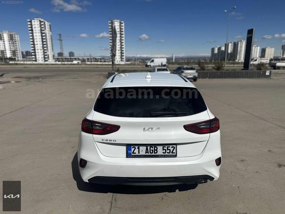 GLS UNAT KİA BAYİİ 2024 CEED ELEGANS PLUS HATASIZ +LPG