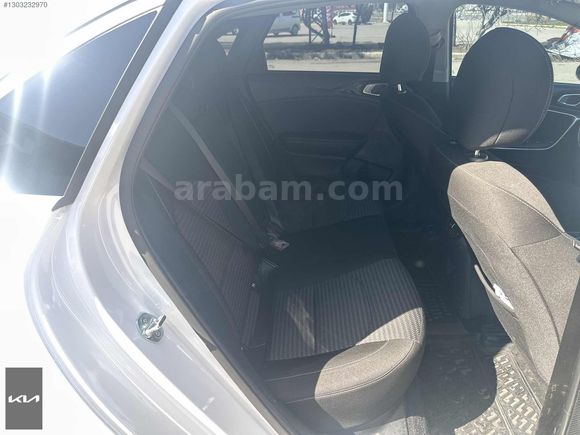 GLS UNAT KİA BAYİİ 2024 CEED ELEGANS PLUS HATASIZ +LPG