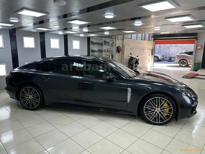 Galeriden Porsche Panamera Turbo 2018 Model İstanbul 72.000 km Siyah