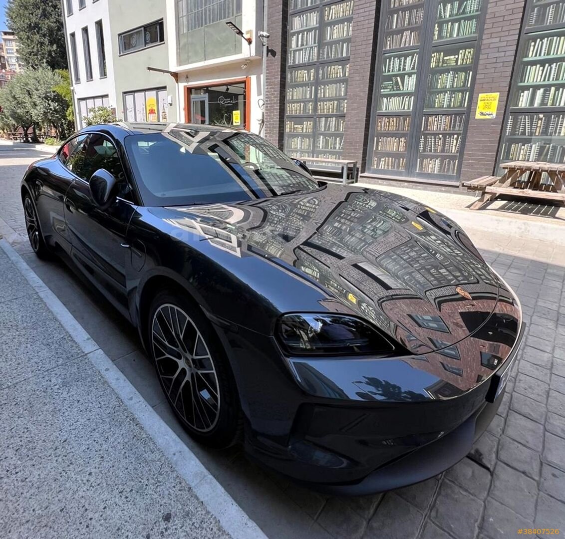 OTOMOBİLCİ 2024 TAYCAN 4S HATASIZ BOYASIZ TRAMERSİZ BAYİ ÇIKIŞ